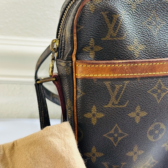 LOUIS VUITTON Danube crossbody bag with dustbag and COA - Picture 7 of 17